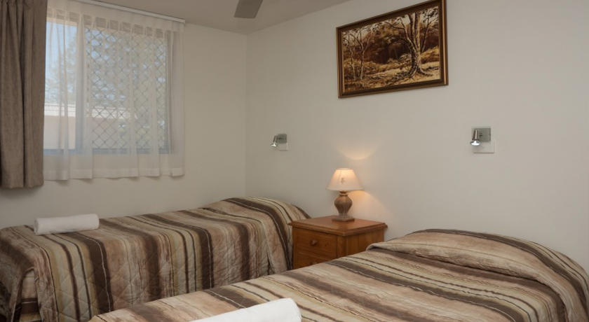 Merrima Court Holiday Apartments Kings Beach Bedroom